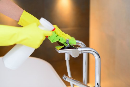 Streak-free home windows in Twickenham after professional cleaning